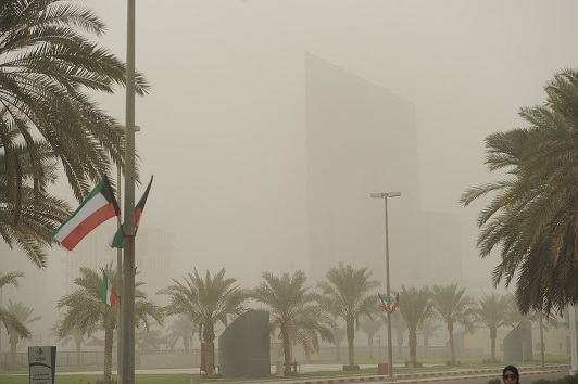 "الداخلية" الكويتية تدعو لتوخي الحيطة والحذر بسبب سوء الأحوال الجوية 
