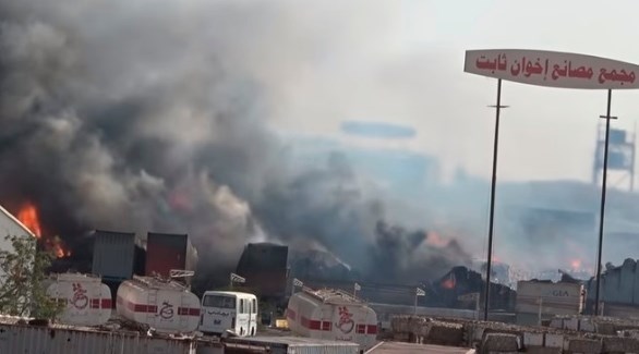 ميليشيا الحوثي تحرق مصانع المدنيين في الحديدة