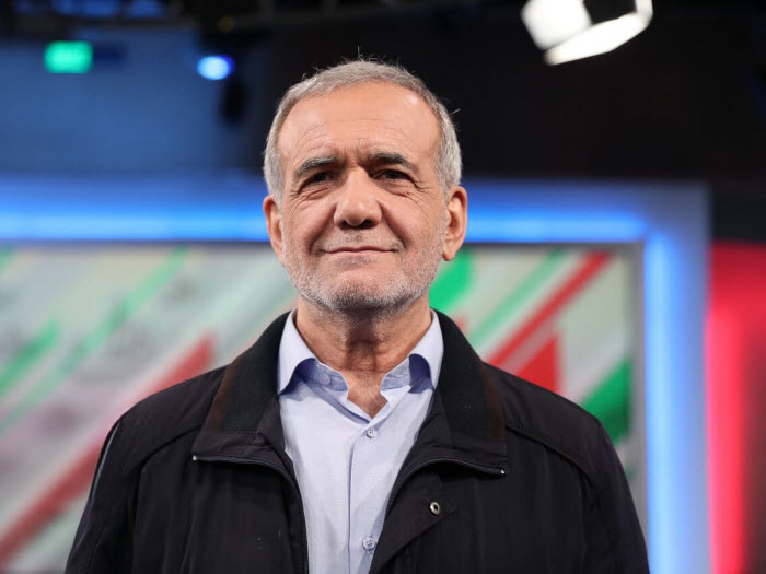 الرئيس الإيراني يقر بـ«صعوبات عدة» عشية تشديد العقوبات الأميركية