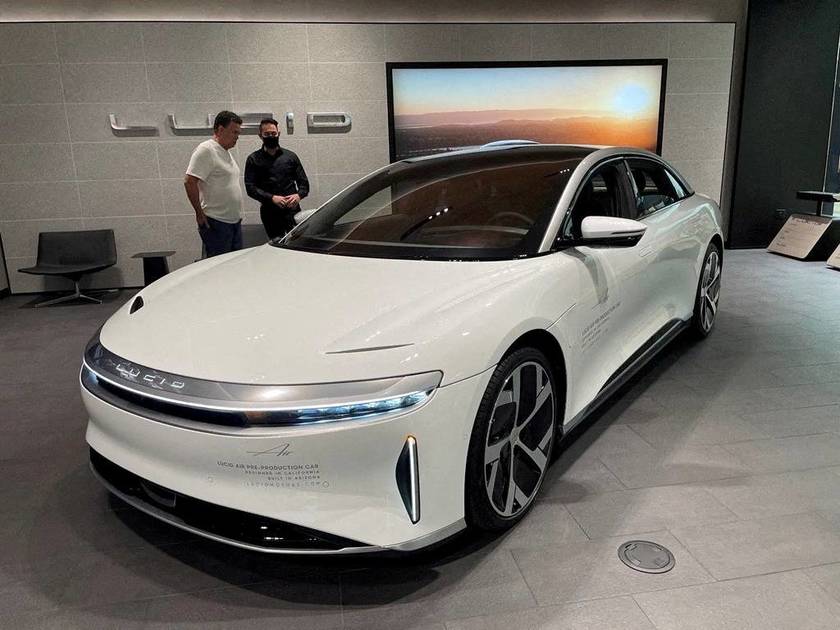  السعودية تدشن عصراً جديداً بإنتاج أول سيارة «لوسيد» كهربائية