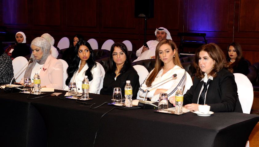 الصحفيات الخليجيات يناقشن دور المرأة الصحفية في نشر الوعي ورأب الصدع 