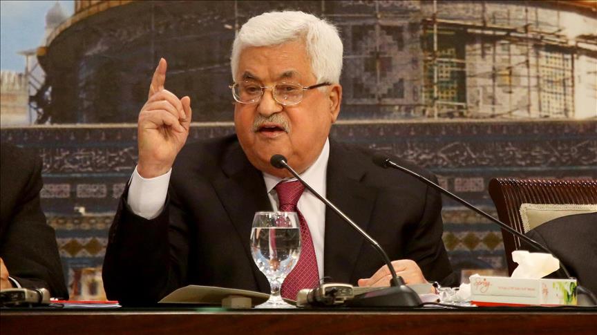 عباس: قضية الخان الأحمر رمز تمسك الفلسطينيين بوطنهم