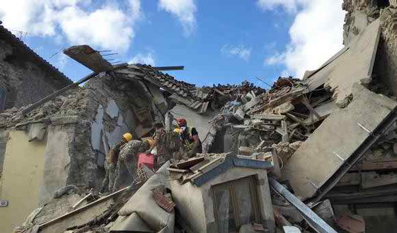 ارتفاع حصيلة الزلزال في إيطاليا إلى 247 قتيلاً