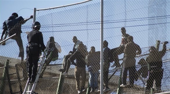 المغرب: 400 مهاجر يقتحمون الحدود إلى جيب الأسباني