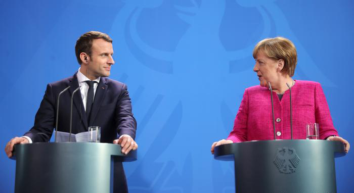 المستشارة الالمانية والرئيس الفرنسي يفتتحان معرض فرانكفورت الدولي للكتاب  