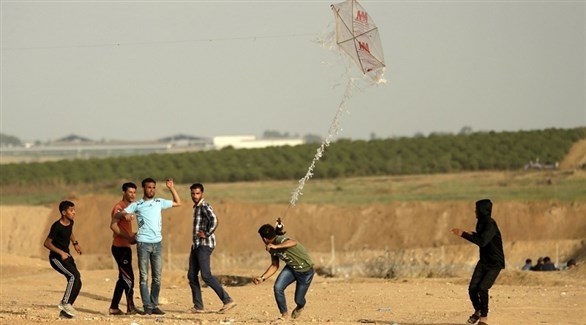 غزة: إصابة فلسطينيين في غارة إسرائيلية على مطلقي الطائرات الورقية