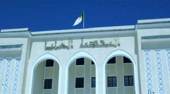 محكمة جزائرية تحبس زعيماً سلفياً لإدانته بتهديد كاتب بالقتل