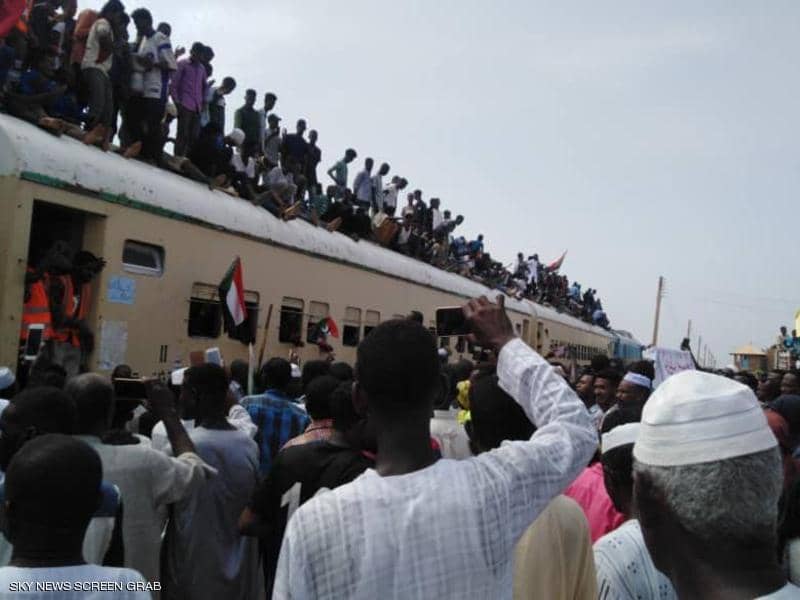 قطار عطبرة يعانق "المدنية" في قلب الخرطوم