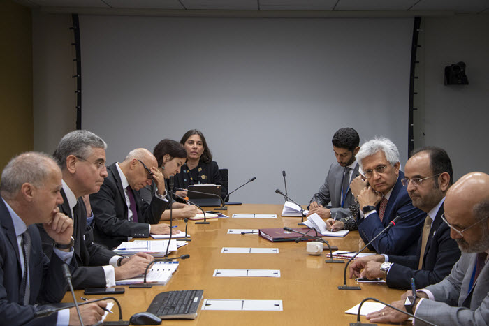 الوزير الحجرف يبحث في واشنطن مع مسؤول بالبنك الدولي المشاريع المتعلقة بالكويت