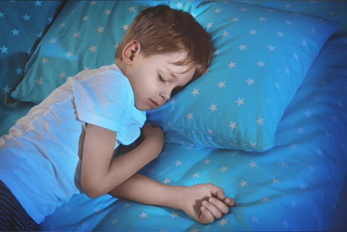  الالتزام الصارم بوقت النوم  يجعل الأطفال أكثر ذكاء وسعادة 