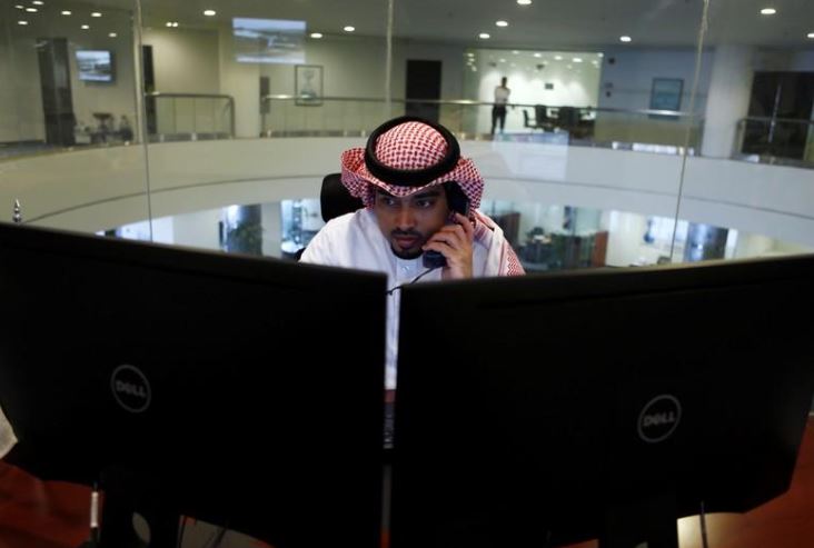 البورصة السعودية ترتفع من أدنى مستوياتها في شهر