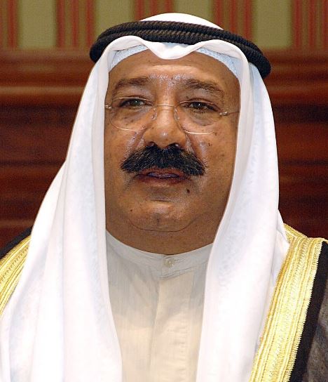 وزير الدفاع يتلقى تهنئة وزير الدولة لشؤون الدفاع الإماراتي بمنصبه الجديد  
