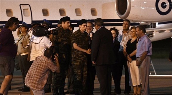 عودة الجنديين اليونانيين إلى بلدهما بعد الافراج عنهما في تركيا