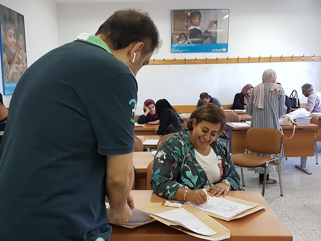 وفد من "التربية" يواصل إجراءات التعاقد مع دفعة جديدة من المعلمين الفلسطينيين