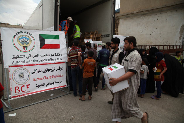 الكويت توزع 2500 سلة غذائية في الجانب الايمن من الموصل 