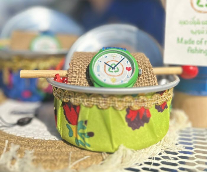 «أمنية» يطلق أول ساعة كويتية مصنوعة من مواد معاد تدويرها