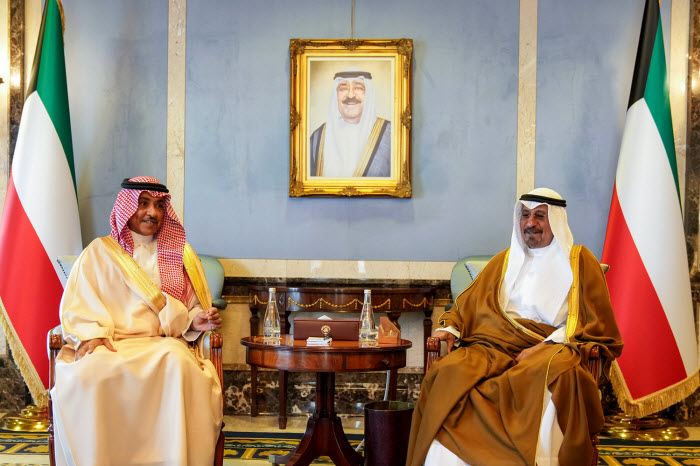 وزير الإعلام السعودي: نراهن على «حرية إعلامية منضبطة»