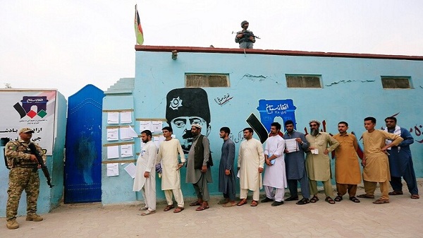 انقطاع الاتصال بنحو 900 مركز اقتراع في أفغانستان وسط مشاكل فنية وأمنية