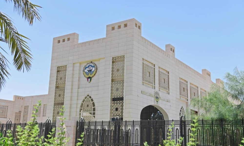 الكويت تدين وتستنكر قصف القنصلية الإيرانية في دمشق
