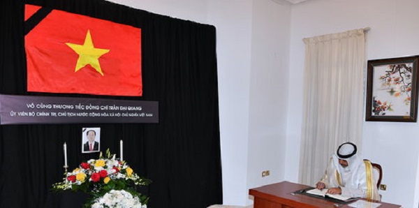 نائب وزير شؤون الديوان الأميري ينقل تعازي سمو الأمير بوفاة الرئيس الفيتنامي