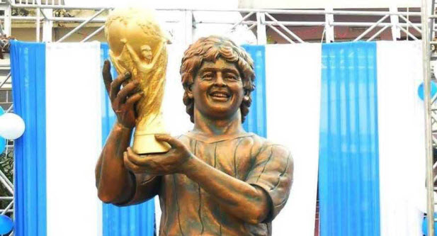 مارادونا "الهندي".. تمثال يشبه كثيرين لكنه لا يشبه مارادونا