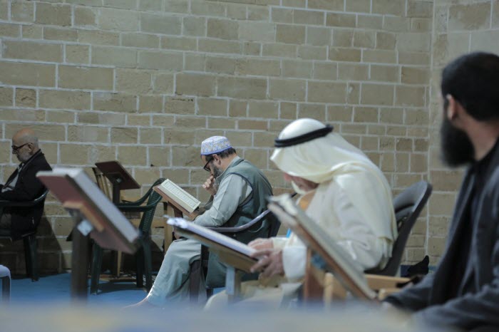 قرأة القرأن في المساجد أحد مظاهر الإيمانيات في رمضان