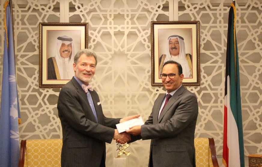 الكويت تسلم "اونروا" 42 مليون دولار لدعم اللاجئين الفلسطييين 