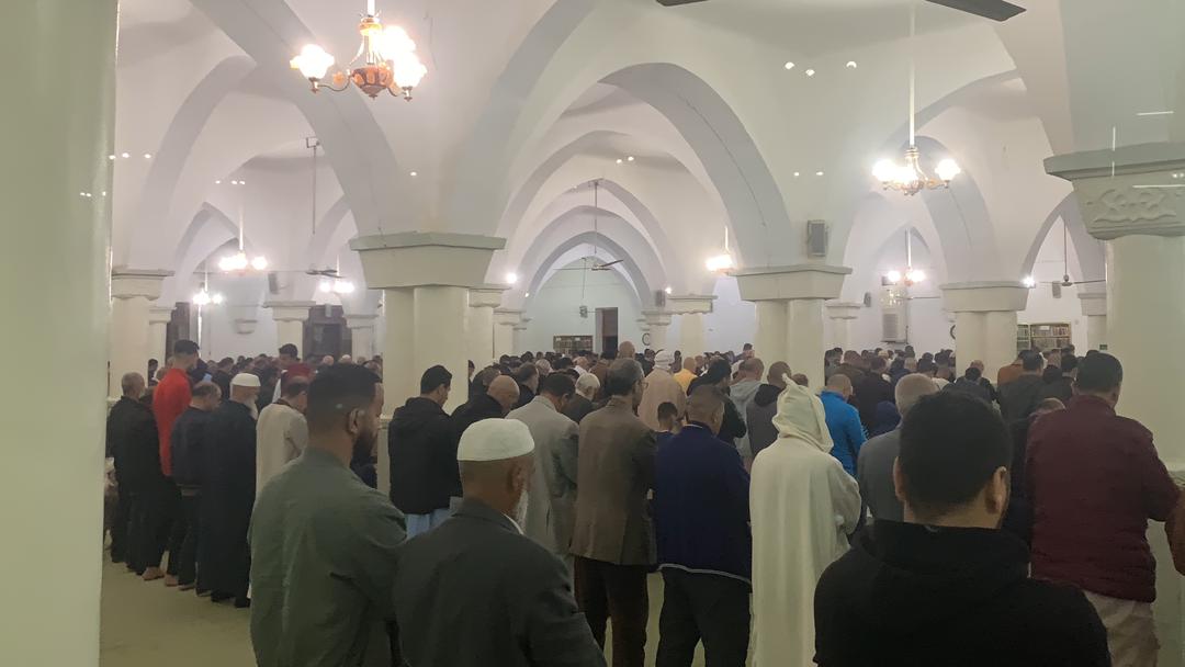  مساجد الجزائر تشهد إقبالاً كبيراً في صلاة التراويح
