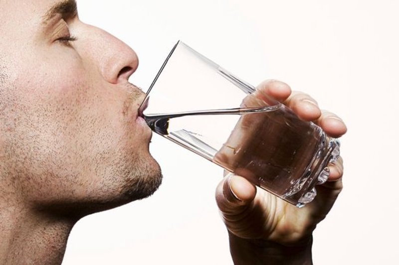 شرب كميات كبيرة من الماء يؤدي للعديد من المشكلات الصحية 