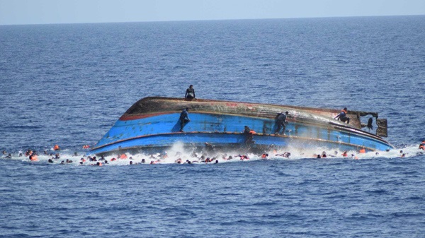 مقتل طفل وإنقاذ 37 شخصا إثر غرق مركب للهجرة غير الشرعية شمال لبنان 