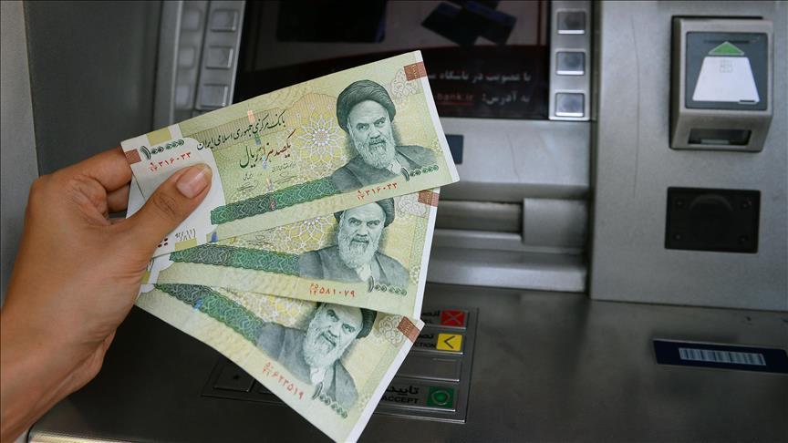 الريال الإيراني يهبط إلى 130 ألفًا مقابل الدولار