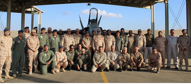 آمر القوة الجوية الكويتية يتفقد القوات المشاركة في عملية "إعادة الأمل"