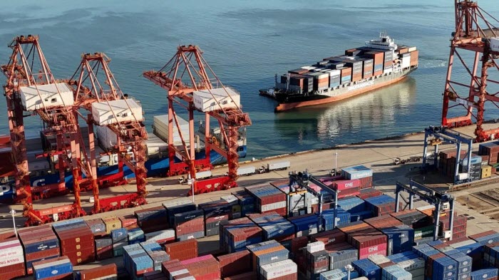 صادرات الصين تقفز 36 % والفائض يقترب من تريليون دولار
