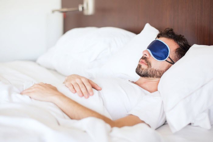  أضرار صحية لقناع العين المساعد على النوم