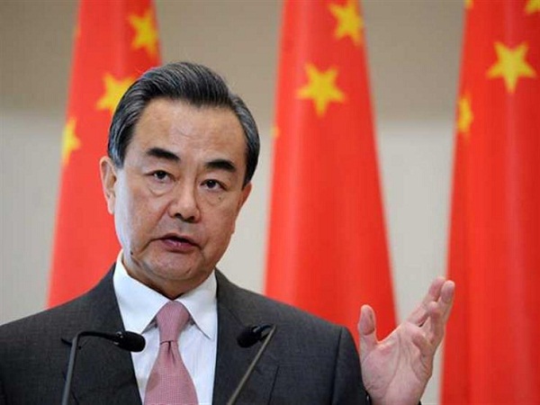 وزير الخارجية الصيني: بكين تدعو كل الأطراف لتهدئة التوترات في منطقة الخليج