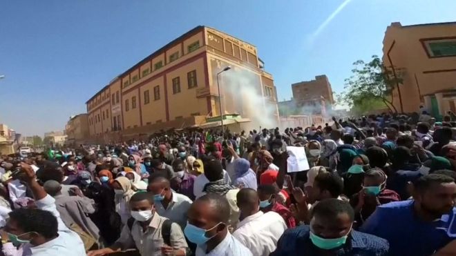 السجن لـ 6 متظاهرين في السودان 