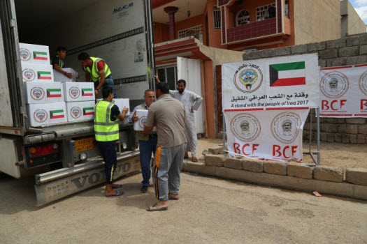 الكويت توزع 90 طنا من المواد الغذائية على النازحين في الموصل  