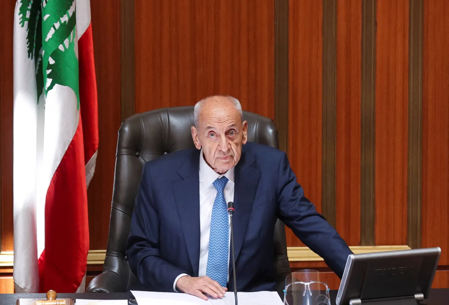 رئيس البرلمان اللبناني يرفض المناطق العازلة والتفاوض تحت النار