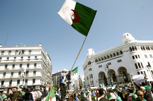 انتخابات الرئاسة بالجزائر بلا مرشحين
