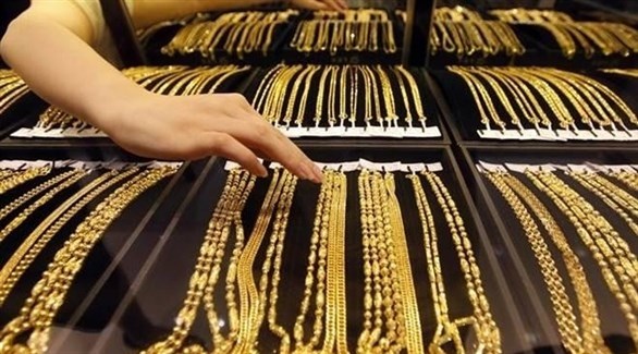 الذهب ينخفض مع ارتفاع الدولار مقابل اليوان وسط تصاعد التوتر التجاري