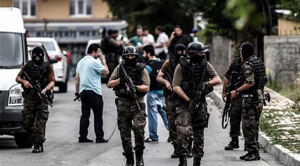 تركيا: إصابة 3 رجال شرطة بجروح طفيفة