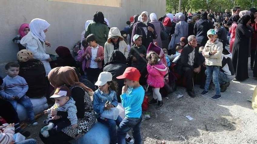 آلاف النازحين يعودون إلى منازلهم في إدلب