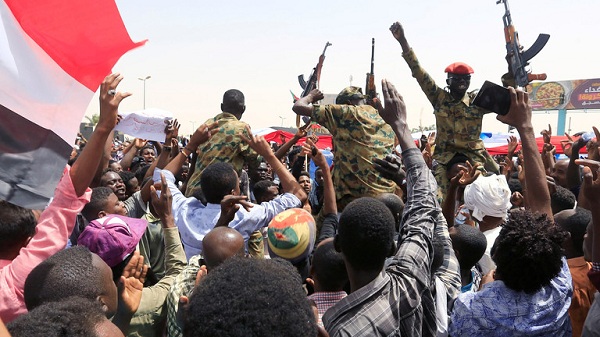 السودان: "قوى إعلان الحرية والتغيير" تأسف لقرار الجيش تعليق التفاوض مع المحتجين