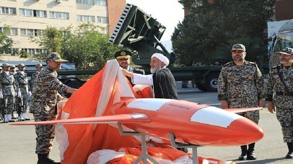 إيران تكشف عن طائرة مسيرة قتالية تحلق على ارتفاعات عالية ولمسافات بعيدة