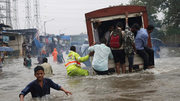 الفيضانات تقتل 44 شخصاً شمال الهند