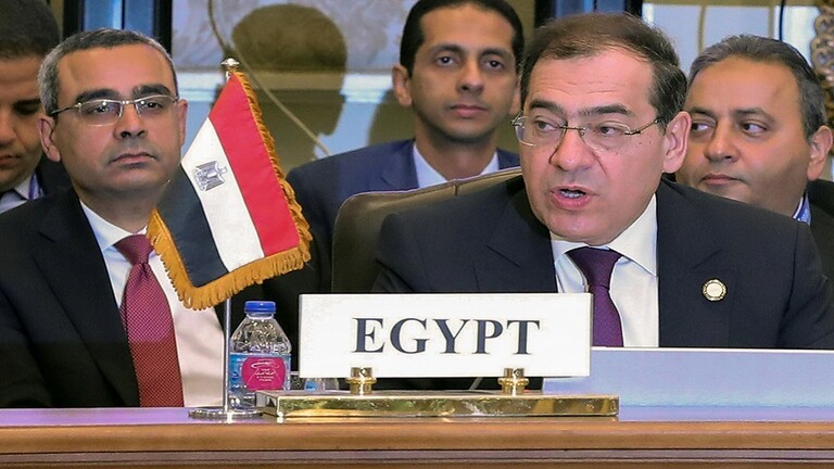 مصر تتفق مع 5 شركات للتنقيب عن النفط والغاز في المتوسط مطلع 2021