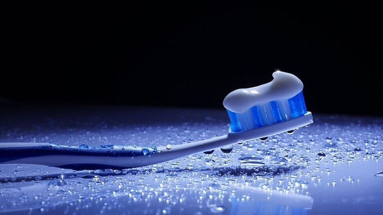 لماذا تحتاج إلى تنظيف أسنانك قبل مغادرة المنزل في ظل أزمة كورونا؟
