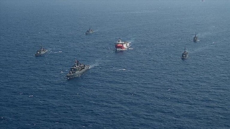 البحرية التركية ترافق سفينة التنقيب "أروج رئيس" شرقي المتوسط