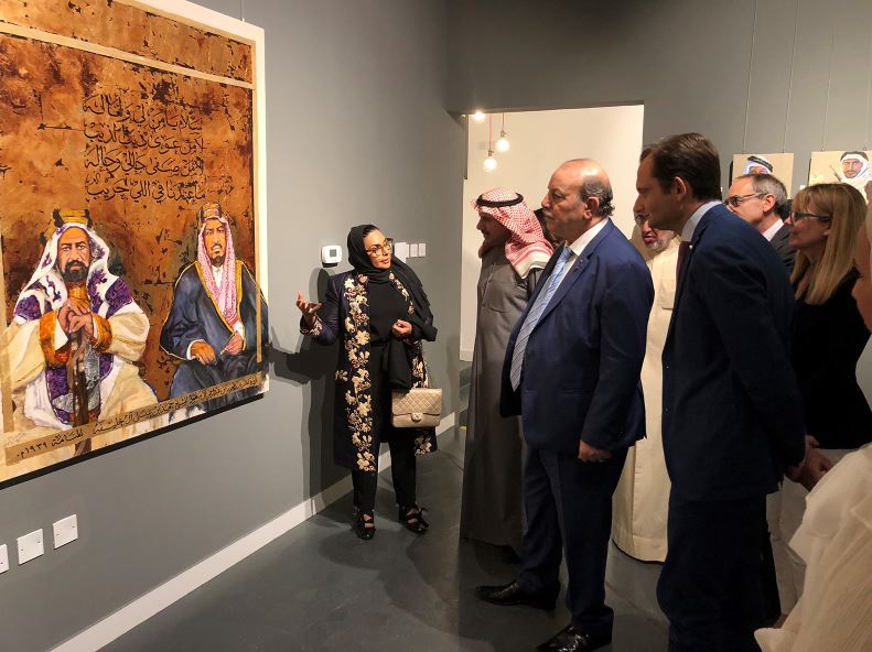سفير الكويت لدى البحرين يفتتح معرض "هوية" للفنانة مي السعد بالبحرين  