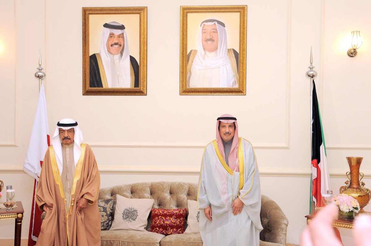 رئيس وزراء البحرين يشيد بجهود أمير الكويت إزاء القضايا العربية والاسلامية  